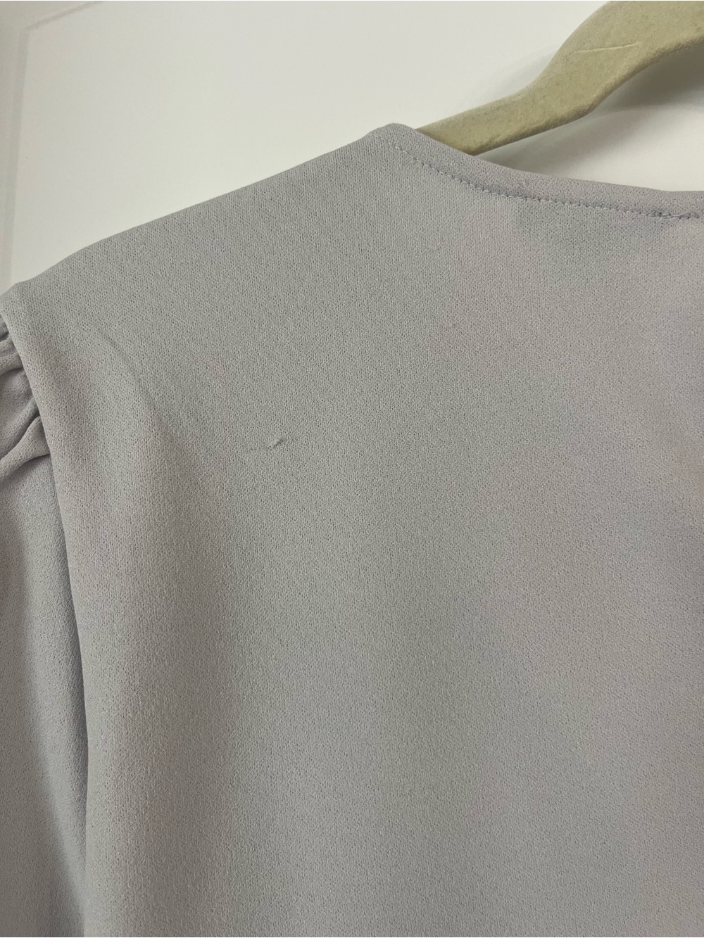 Ann Taylor Top Light Gray Jeweled Short Sleeve Blouse Office Work Womens Medium - Picture 8 of 10
